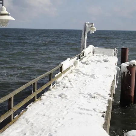 Strandhaus Ruegenperle - *