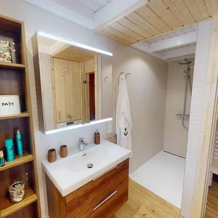 Strandhaus Ruegenperle - בית נופש באבה